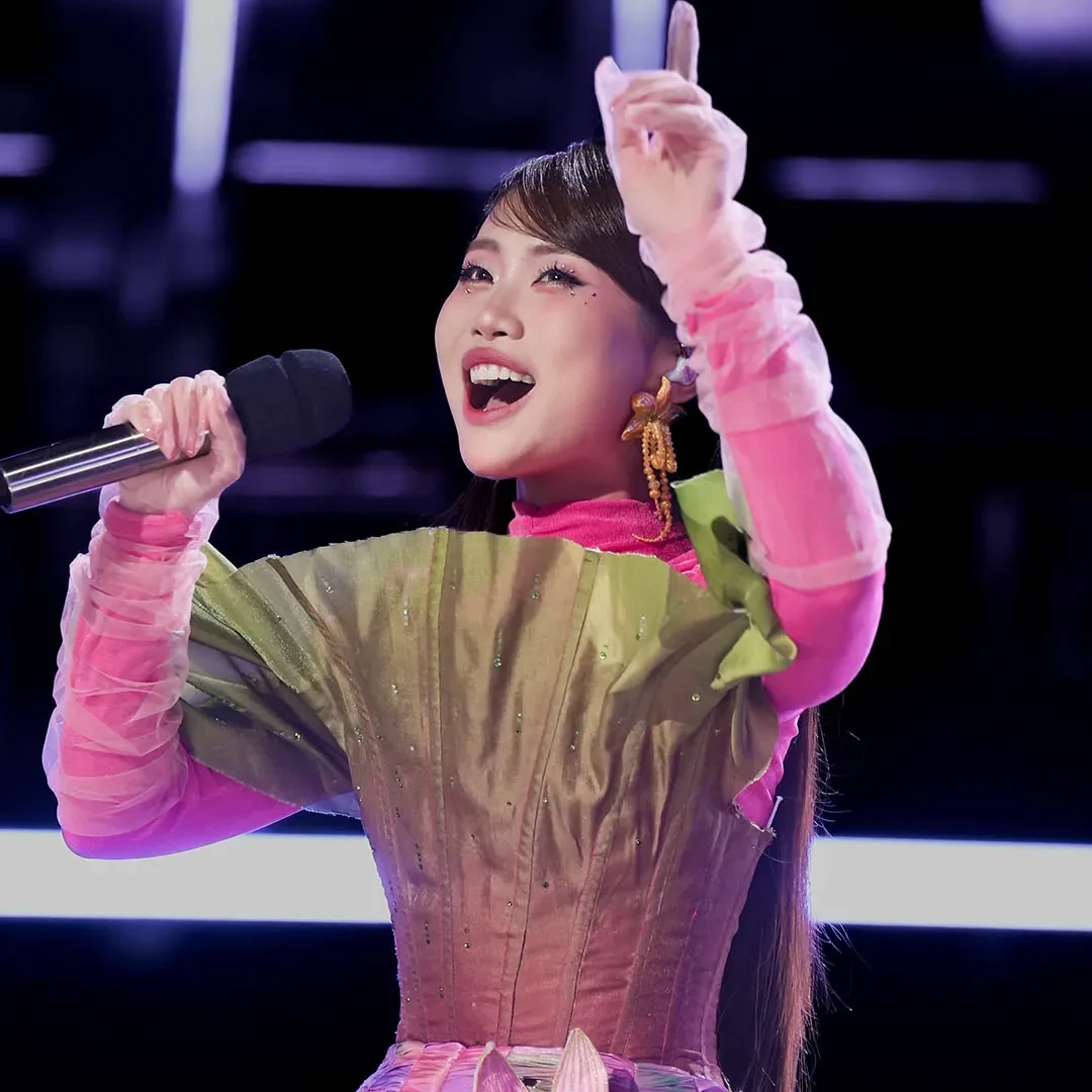 phuong-my-chi-len-note-cao-voi-bong-phu-hoa-sing-asia-2025-1751945806.webp