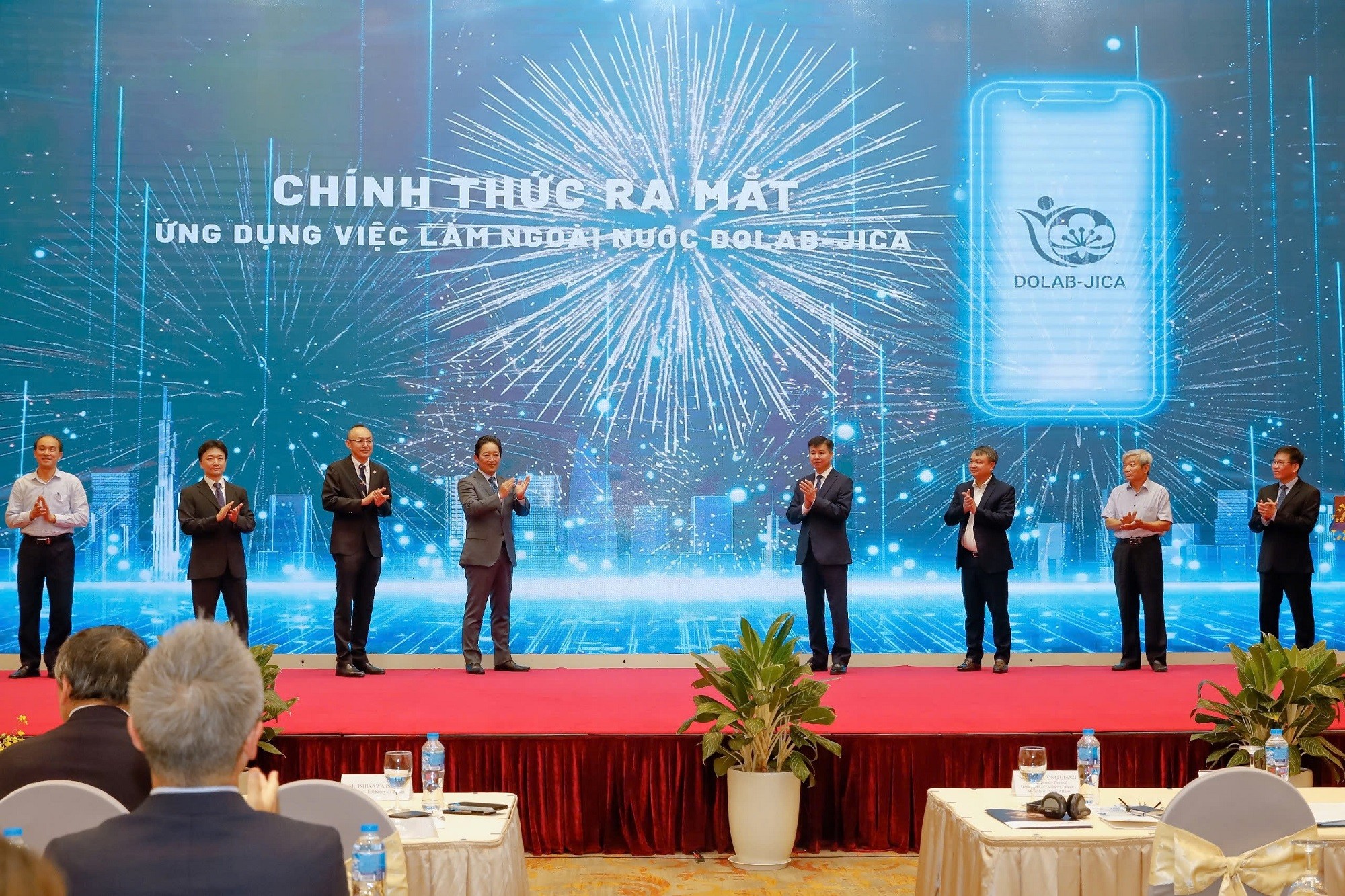 cac-dai-bieu-tai-nghi-thuc-khai-truong-1754125584.JPG