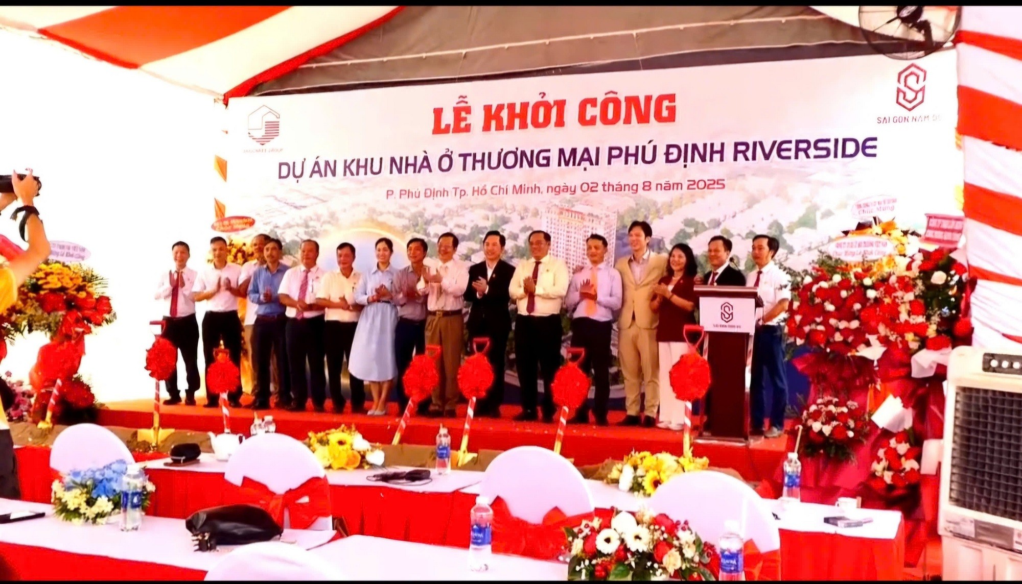 cac-dai-bieu-la-lanh-dao-doi-tac-chup-hinh-luu-niem-tai-buoi-khoi-cong-du-an-1754628738.jpg