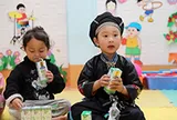 Vinamilk và quỹ sữa vươn cao Việt Nam trao tặng 94.000 ly sữa cho trẻ em khó khăn Hà Giang