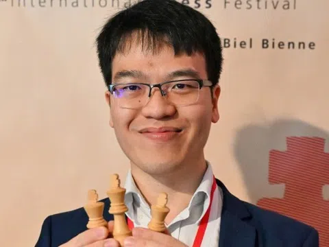 Quang Liêm vô địch Leon Masters sau khi thắng cựu Vua cờ Anand
