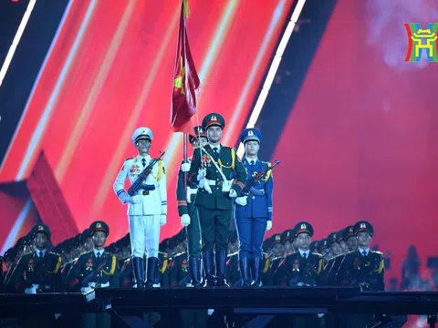 “Tổ quốc trong tim”: Nghệ sĩ cùng 50.000 khán giả tạo nên bản hòa ca của lòng yêu nước