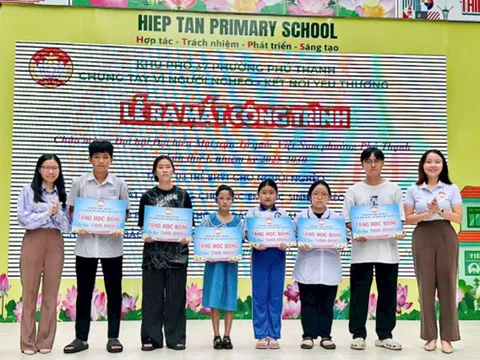 Phường Phú Thạnh (TPHCM): Chăm lo hộ dân hoàn cảnh khó khăn và học sinh nghèo vượt khó