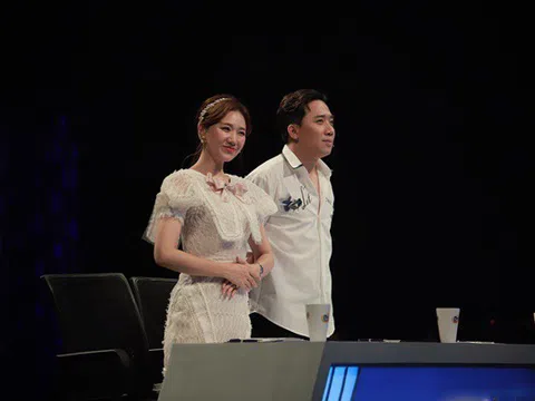 Trấn Thành yêu cầu Hari Won bớt nói khi ngồi ghế giám khảo