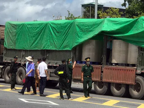 Quảng Ninh:  Phát hiện 2 container chở ‘chất lạ’ từ Việt Nam sang Trung Quốc