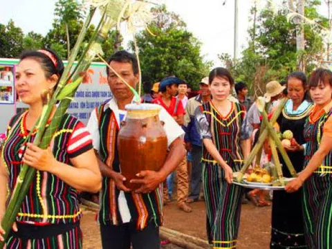 Vòng xoáy nợ nần từ luật thách cưới xa hoa của người K’ho